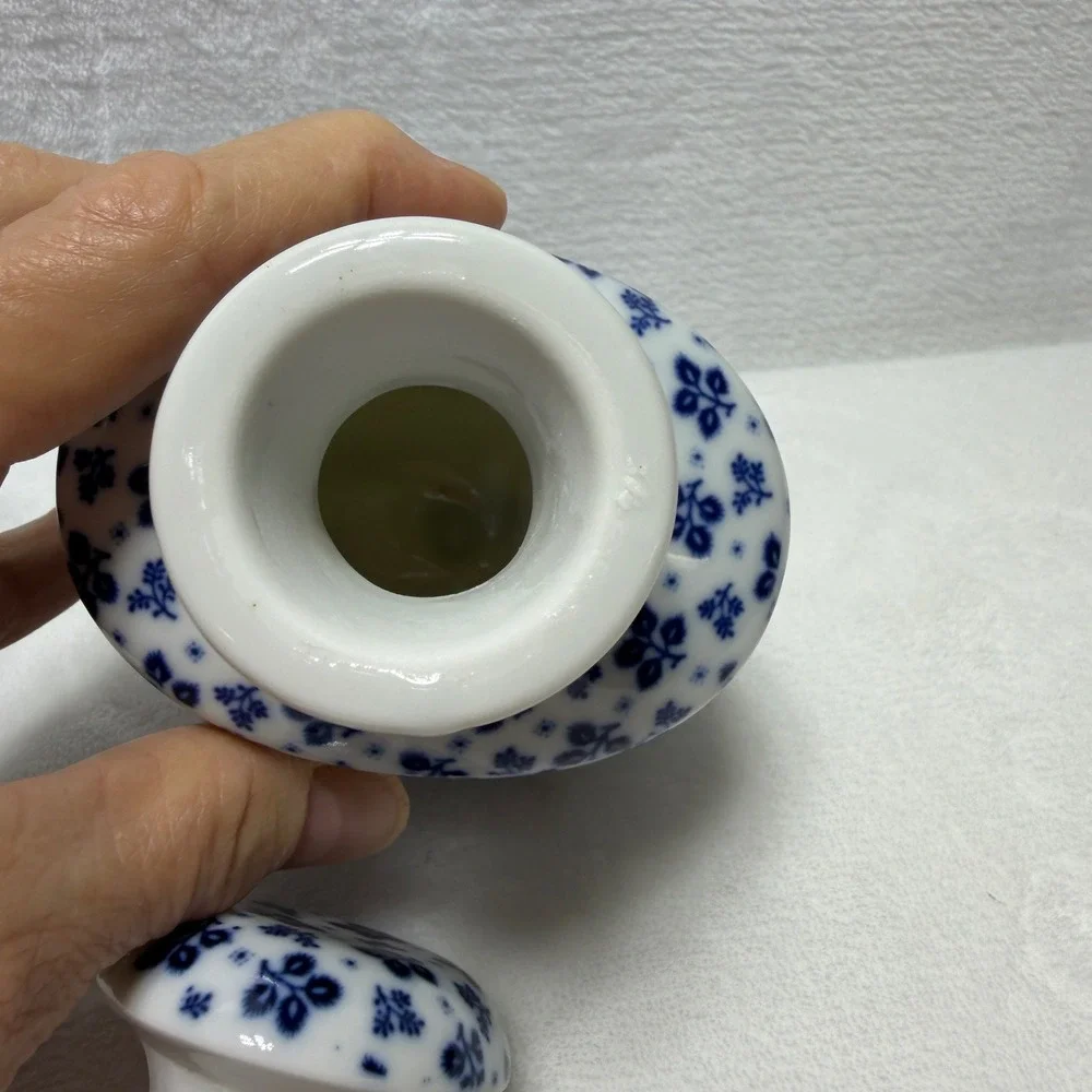 VTG 1977 MANN Blue Leaf Porcelain Decanter Bottle & Stopper Bud Vase Japan